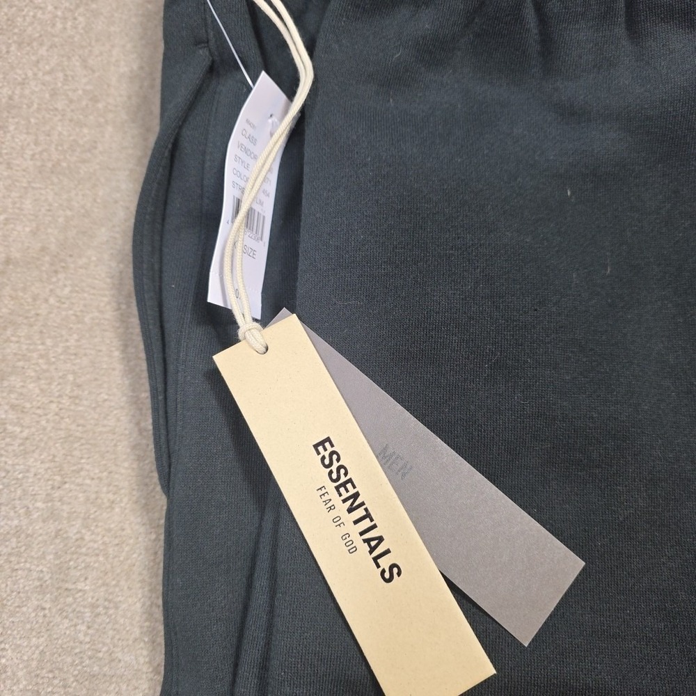Fear of God Essentials Men's Black Fleece Logo Drawstring Sweatpants Size XS - Picture 2 of 8